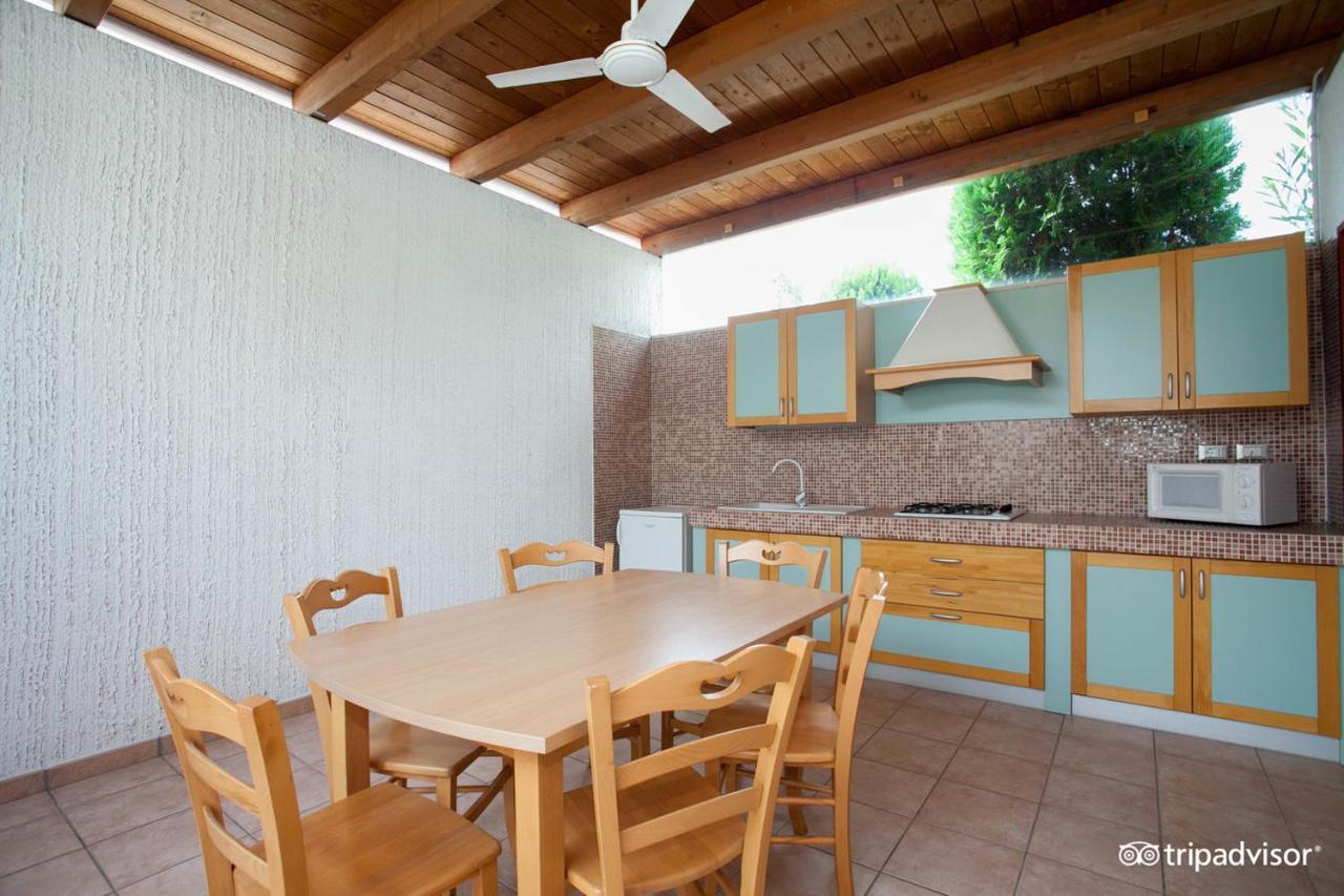 Villaggio Albatros Resort Лезина Экстерьер фото
