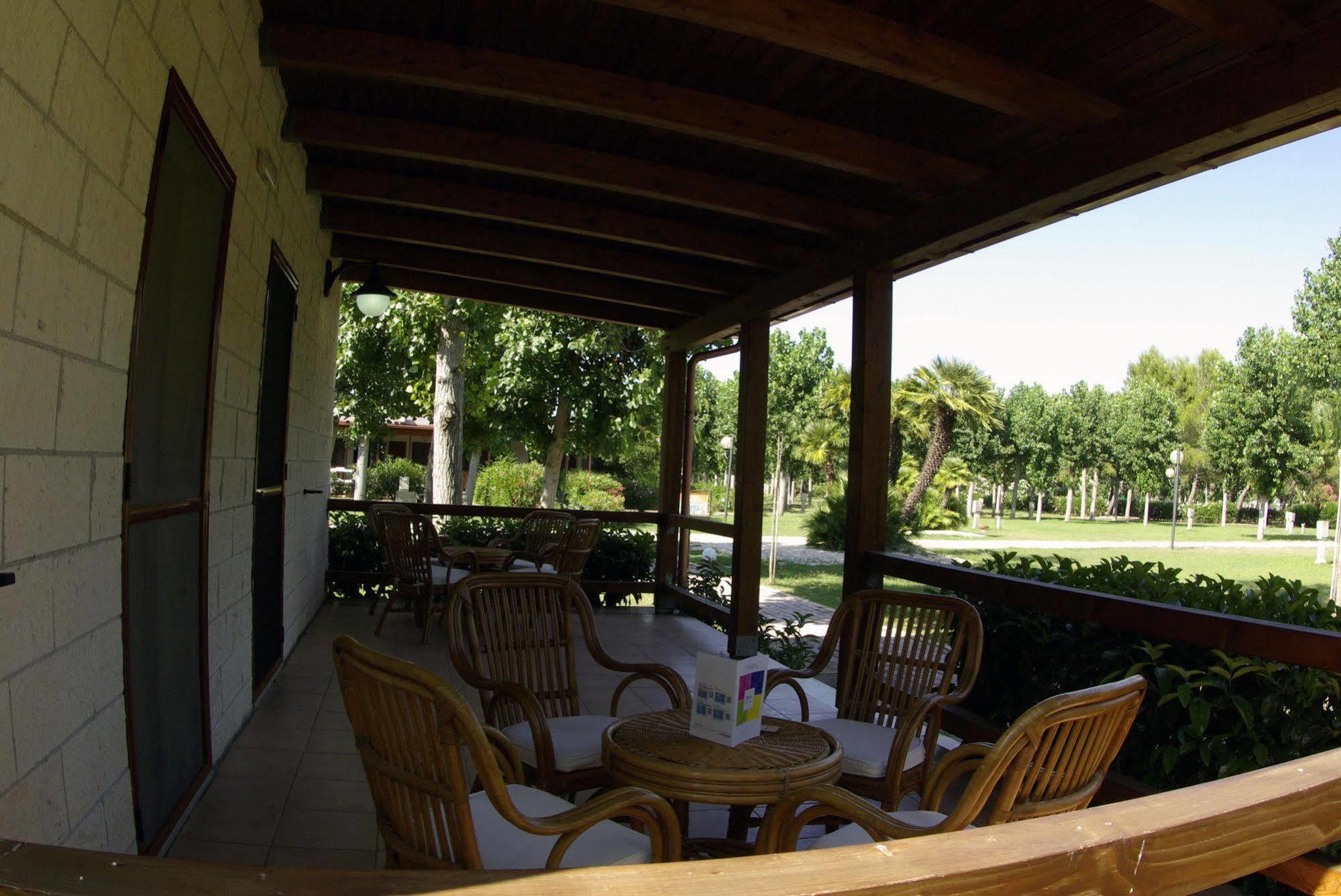 Villaggio Albatros Resort Лезина Экстерьер фото
