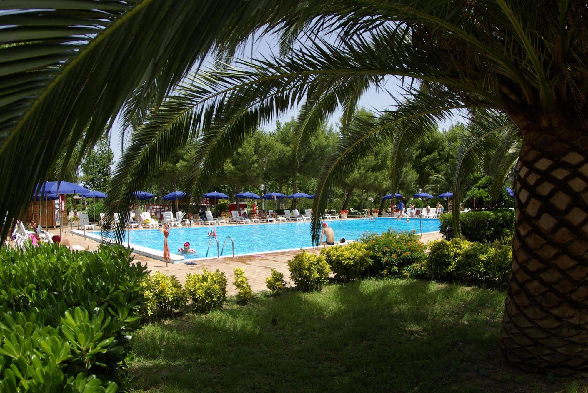 Villaggio Albatros Resort Лезина Экстерьер фото
