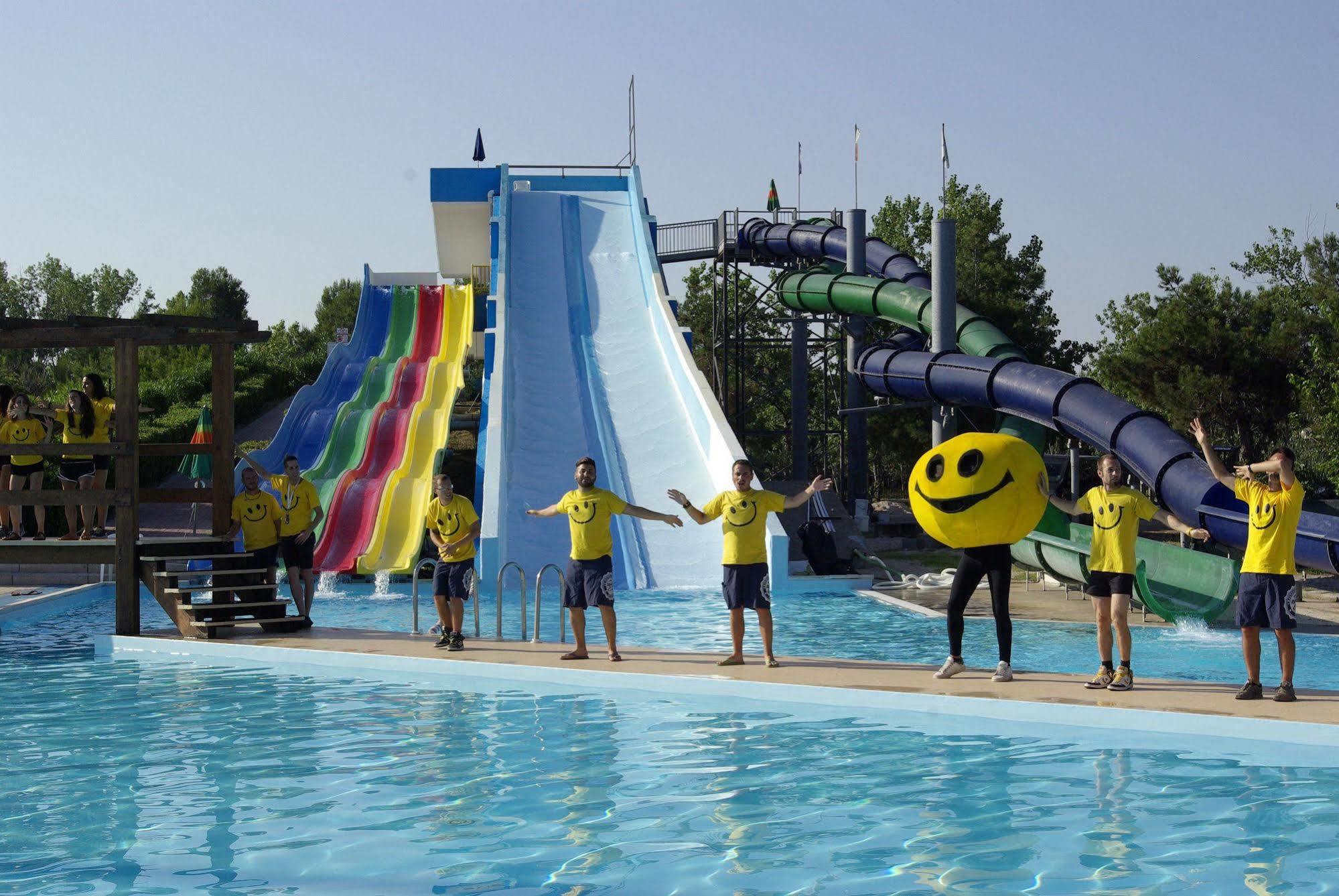 Villaggio Albatros Resort Лезина Экстерьер фото